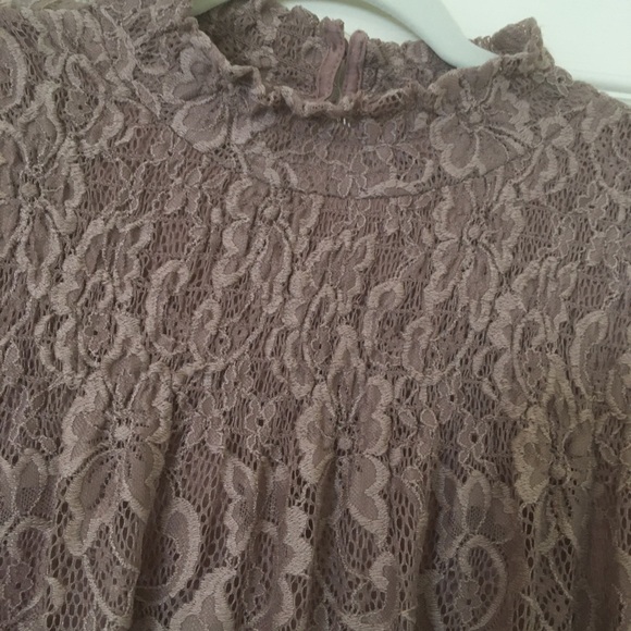 Cable & Gauge Pinky Taupe Lace Top - Picture 2 of 7